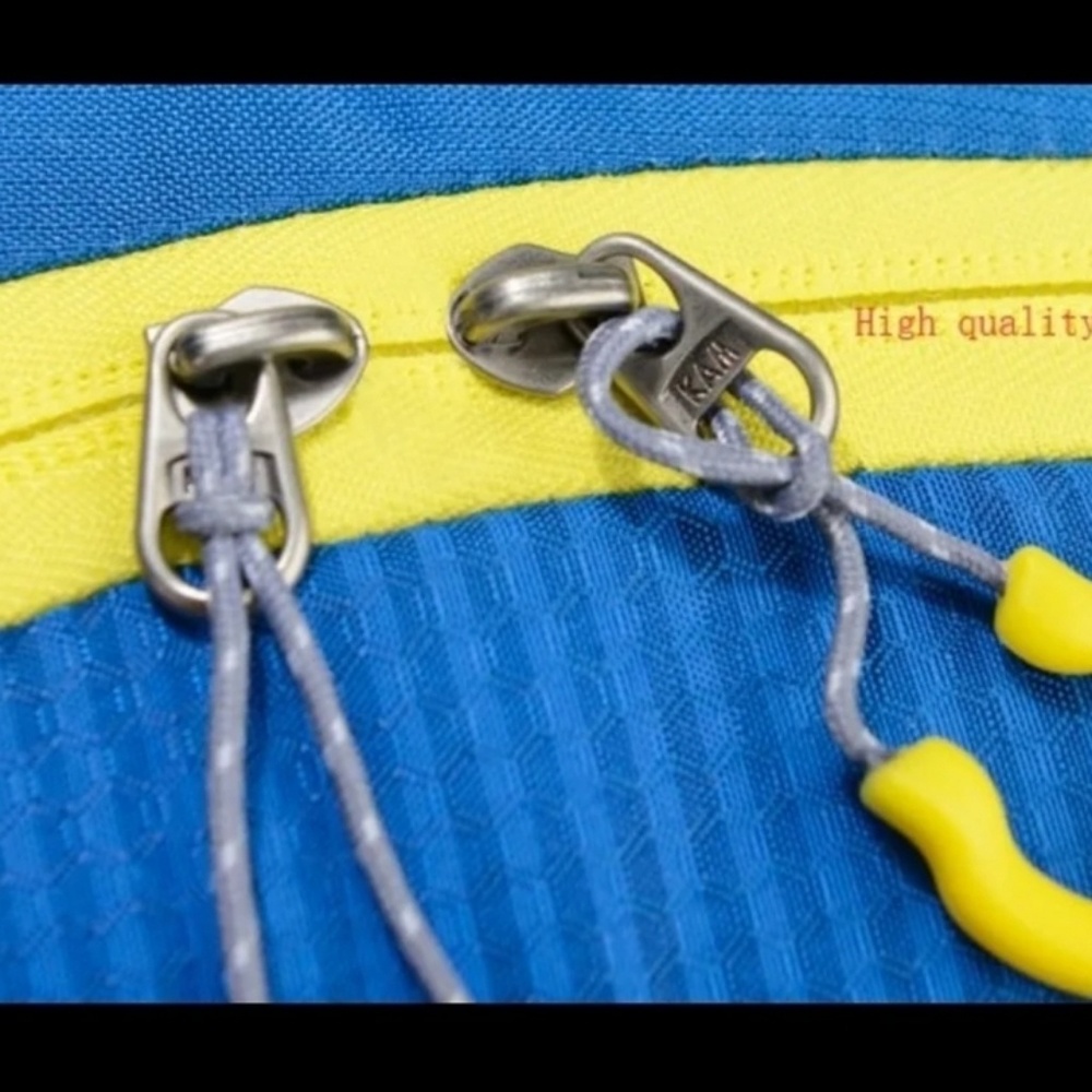 Hydration Backpack With 2L Bladder - Picture 4 of 8